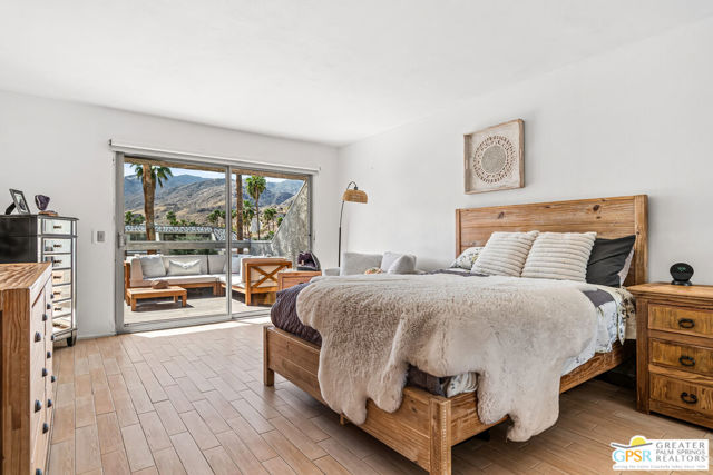 120 E Perlita Circle, Palm Springs, CA 92264