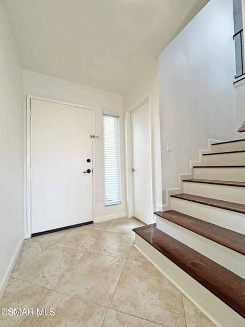 607 Valley Oak Lane, Newbury Park CA: https://media.crmls.org/mediaz/6e444696-afd1-4697-b6d2-f15ae2f07d4b.jpg