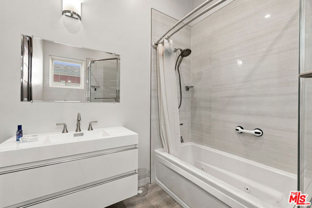 6729 Radford Avenue photo 23