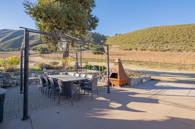 33120 River Road, Gonzales CA: https://media.crmls.org/mediaz/6e448b7f-0e95-450f-b70a-d2e43ffbb002.jpg