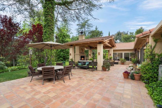8103 Crestview Court, Gilroy CA: https://media.crmls.org/mediaz/6e454884-aa67-439d-8d32-453f10beff4e.jpg