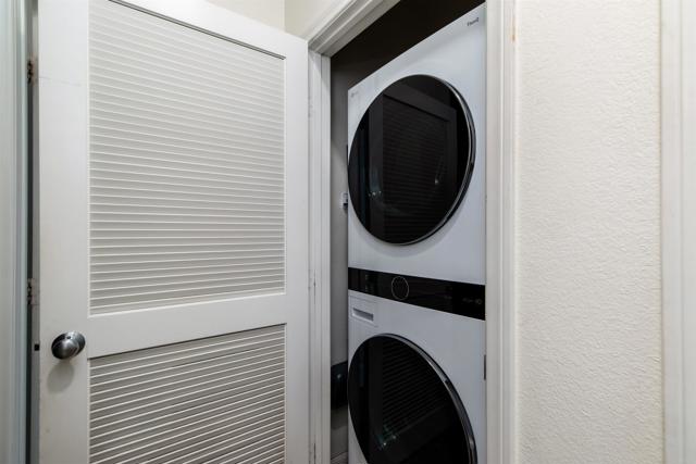 Detail Gallery Image 18 of 31 For 451 Avenida De La Luna, Vista,  CA 92083 - 2 Beds | 2 Baths