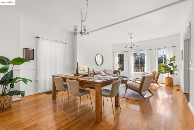 2005 36th Avenue, Oakland CA: https://media.crmls.org/mediaz/6e462be9-7a0a-4ef5-95fd-0a87111726b4.jpg