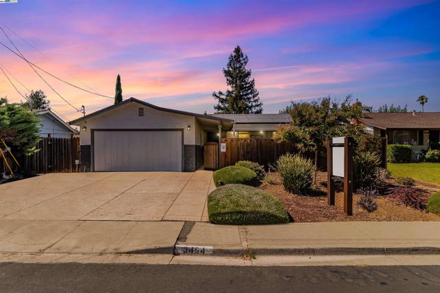3454 Halifax Way, Concord CA: https://media.crmls.org/mediaz/6e46f43c-b6c4-48bd-9ae3-9621786481df.jpg