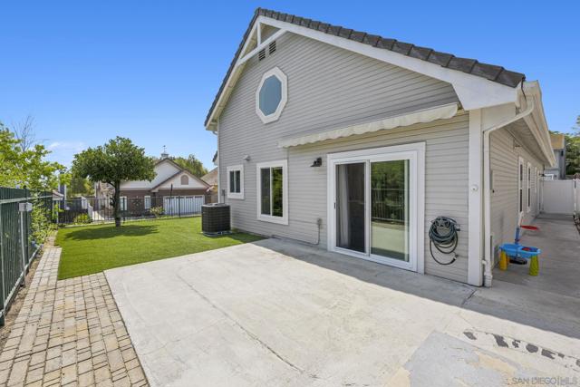 1198 Gazania Ct, San Marcos CA: https://media.crmls.org/mediaz/6e4706e0-2e89-48b8-a175-153898167919.jpg