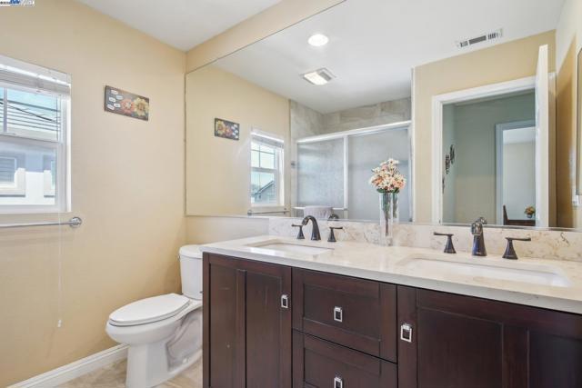 Image 18 of 39 For 5783 Shadow Hill Dr