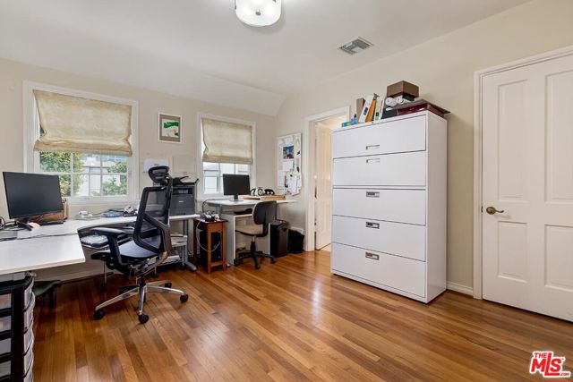10798 Weyburn Avenue, Los Angeles CA: https://media.crmls.org/mediaz/6e47c52b-c716-4082-b2c5-cd0bc94ecfd8.jpg