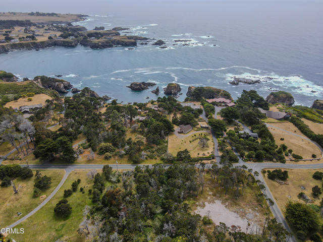 45465 Pacifica Drive, Caspar CA: https://media.crmls.org/mediaz/6e47e00a-deff-40ab-aae6-ef3f5253b00d.jpg