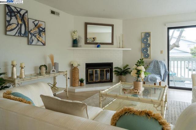 402 Laurel, Half Moon Bay, California 94019, 2 Bedrooms Bedrooms, ,2 BathroomsBathrooms,Condominium,For Sale,Laurel,41067718