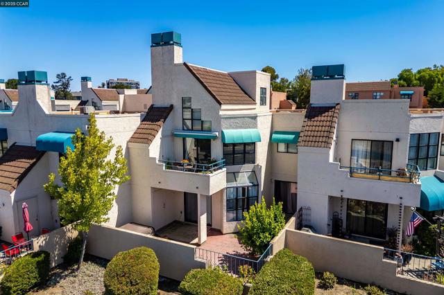171 Nantucket Ln, Vallejo CA: https://media.crmls.org/mediaz/6e48c41a-55db-4ead-b91c-0ac4f1379f4c.jpg