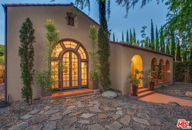 1900 N Serrano Avenue, Los Angeles CA: https://media.crmls.org/mediaz/6e48e01a-f585-4116-8991-c66a26226df6.jpg