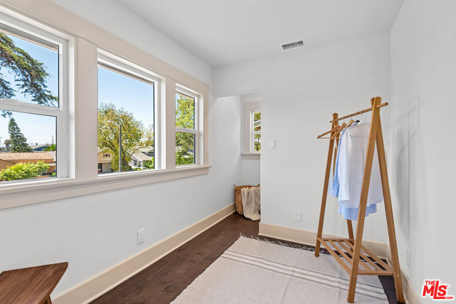 3816 S Harvard Boulevard, Los Angeles CA: https://media.crmls.org/mediaz/6e493d18-539b-47b0-9be9-713d76e9be6c.jpg