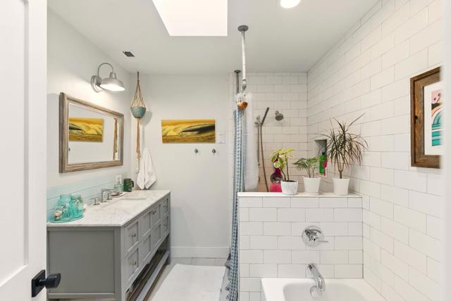 301 25th Avenue, Santa Cruz CA: https://media.crmls.org/mediaz/6e49c83d-a4f2-4de1-a2fc-23c69ddc1216.jpg