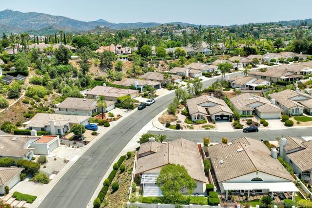 13356 Corte De Comares, San Diego CA: https://media.crmls.org/mediaz/6e4a7580-7921-4b5b-81bd-174aa9b48c5e.jpg