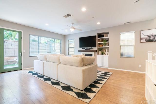 Detail Gallery Image 5 of 39 For 1132 Cherry Tree Lane, Vista,  CA 92084 - 4 Beds | 2/1 Baths