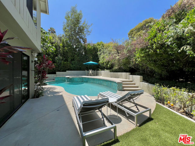 6435 Innsdale Drive, Los Angeles CA: https://media.crmls.org/mediaz/6e4af6a6-717b-4f67-8ef3-7cae2f601faf.jpg