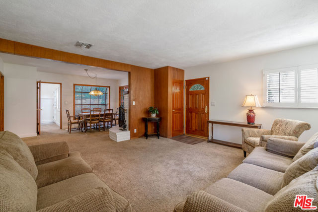 10022 Moy Lane photo 6