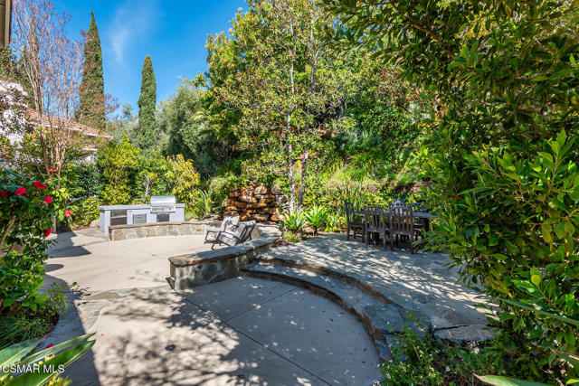4799 Canterbury Street, Westlake Village CA: https://media.crmls.org/mediaz/6e4b813a-8231-4e87-a6ca-105a26d118f1.jpg