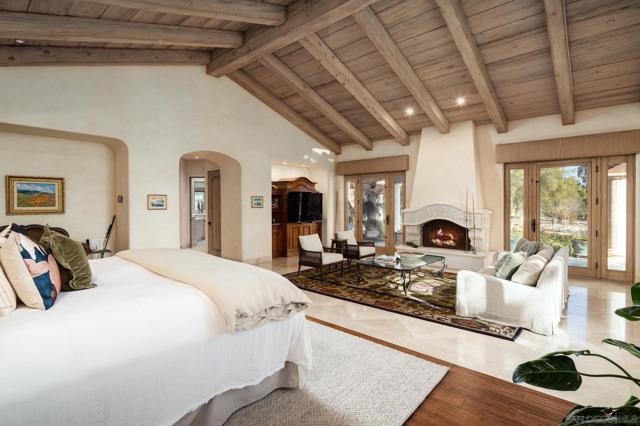 17535 Los Morros, Rancho Santa Fe CA: https://media.crmls.org/mediaz/6e4bb5cd-a9a2-4f8c-a221-00471b7b1d27.jpg