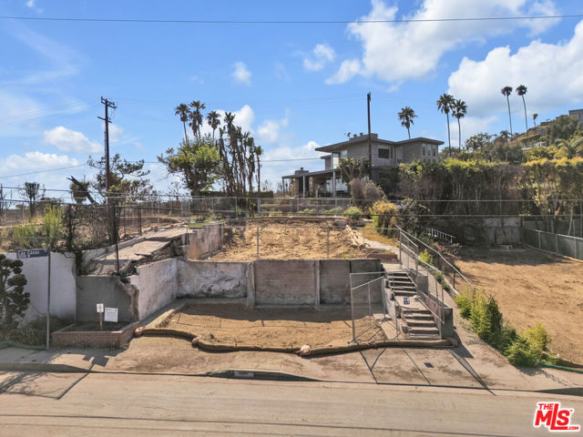 Drew Fenton | 887 Chattanooga Avenue Pacific Palisades CA | MLS: 7346712