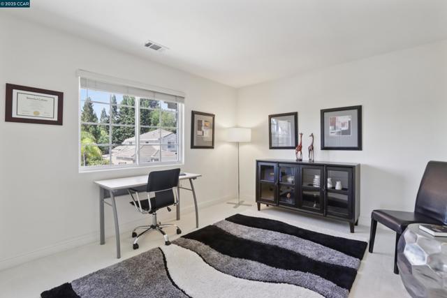 132 Victoria Pl, Danville CA: https://media.crmls.org/mediaz/6e4c72a7-c9eb-4f74-ae96-d1dd1df6590c.jpg