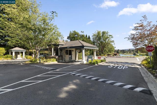 731 Lakemont Pl, San Ramon CA: https://media.crmls.org/mediaz/6e4cdfd4-f4f8-480d-90ce-3e09e10cda14.jpg