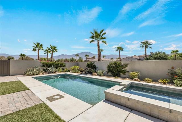 55120 Autumn Valley Court, La Quinta CA: https://media.crmls.org/mediaz/6e4ceace-2e72-448e-9f8f-b0180c8e9337.jpg