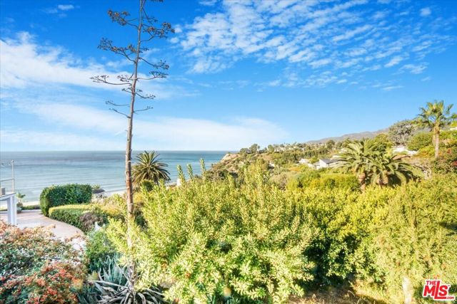 Drew Fenton | 321 N Las Casas Avenue Pacific Palisades CA | MLS: 6879140