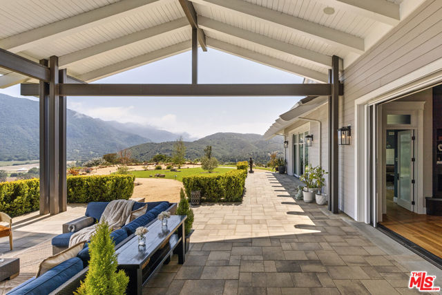 1697 W Potrero Road, Westlake Village CA: https://media.crmls.org/mediaz/6e4d1ea3-dd32-4cc9-ad6e-55bae6e3488b.jpg