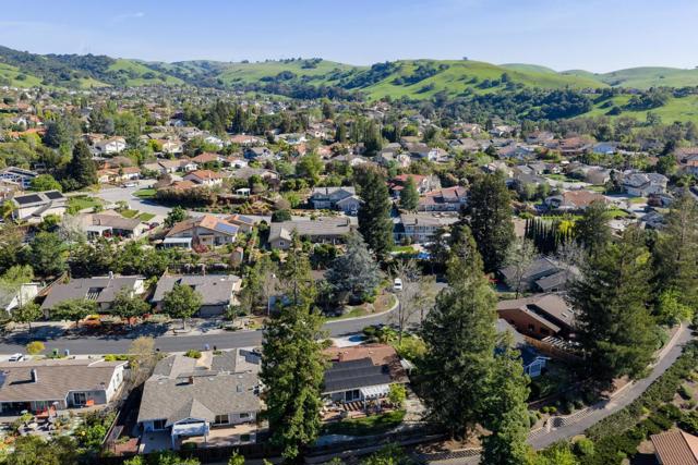 8325 Pinotage Court, San Jose CA: https://media.crmls.org/mediaz/6e4d54f4-2034-4a90-a139-363455a18509.jpg