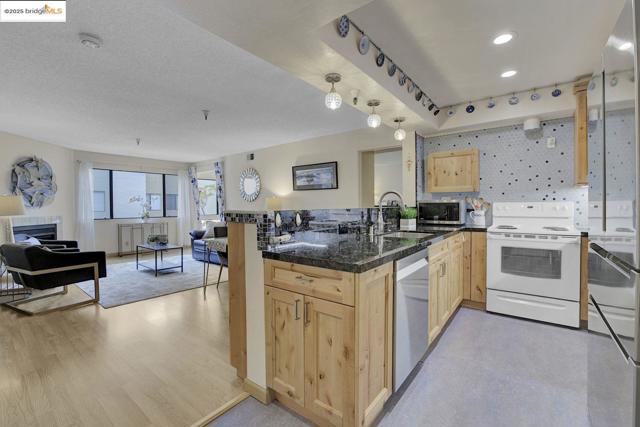 Image 1 of 42 For 545 Pierce St  3002