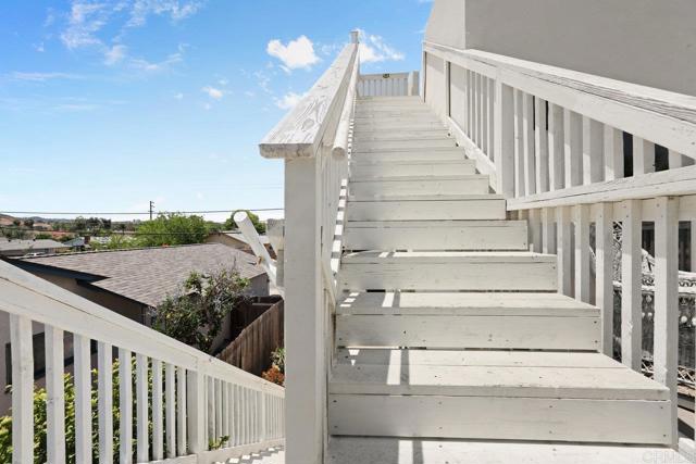 12953 Carriage Rd, Poway CA: https://media.crmls.org/mediaz/6e4d79de-3e5c-4c10-bf24-bfb42ff25133.jpg