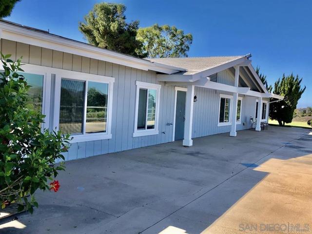 4382 Dowitcher Way, Oceanside CA: https://media.crmls.org/mediaz/6e4db8c3-3b82-43c3-8b43-41c33944f8df.jpg