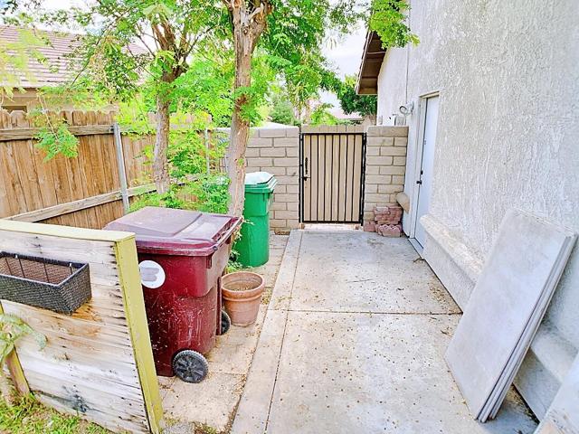 49035 Serenata Court, La Quinta CA: https://media.crmls.org/mediaz/6e4dcd4b-70e1-4a17-bc36-91a083f42d4e.jpg