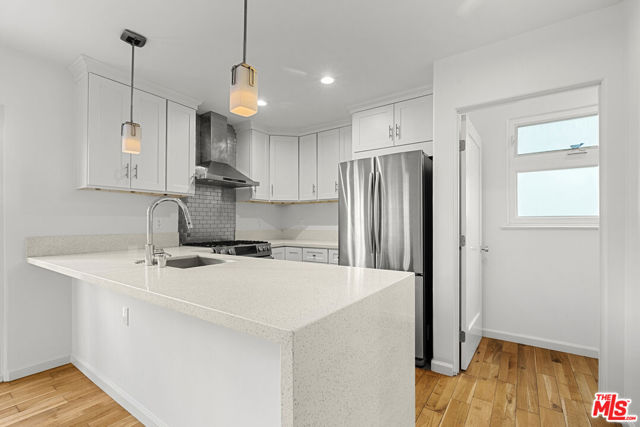 838 Hilldale, West Hollywood CA: https://media.crmls.org/mediaz/6e4de1ed-ba32-4876-8b44-d96d7febaf05.jpg