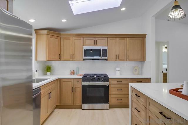 5165 WINTHROP ST, San Diego CA: https://media.crmls.org/mediaz/6e4de219-b224-4324-93c0-d5dabb1d8f69.jpg