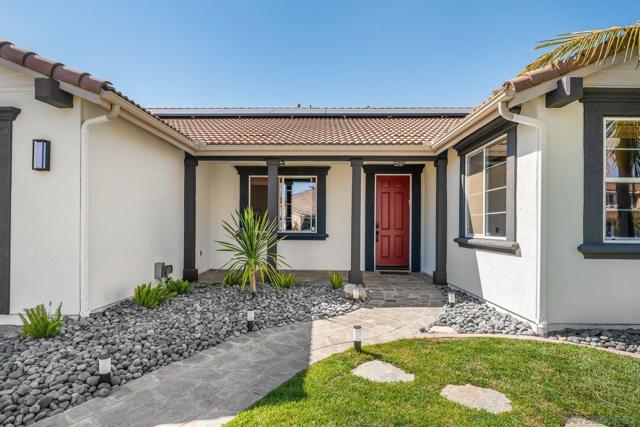 10528 Pinion Trl, Escondido CA: https://media.crmls.org/mediaz/6e4dfce4-a61a-44f0-8aab-33a206aac63f.jpg