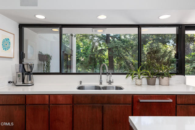1055 Sherwood Road, San Marino CA: https://media.crmls.org/mediaz/6e4e0006-c569-44e5-bae8-ca2c3ca00135.jpg