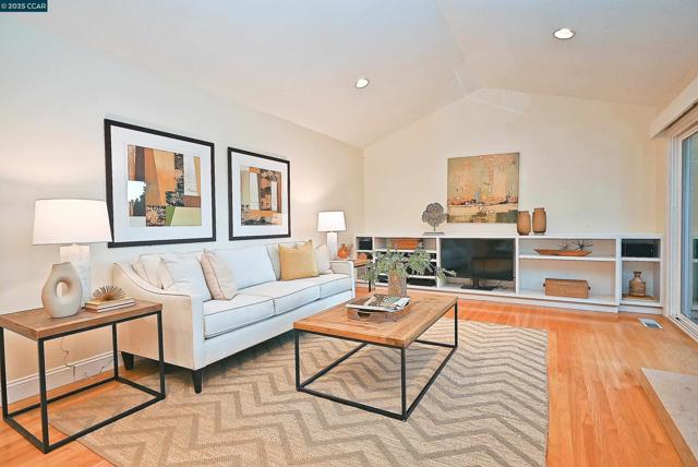 911 Sousa Drive, Walnut Creek CA: https://media.crmls.org/mediaz/6e4e432b-3ad6-4b4d-b556-9524030c6acf.jpg