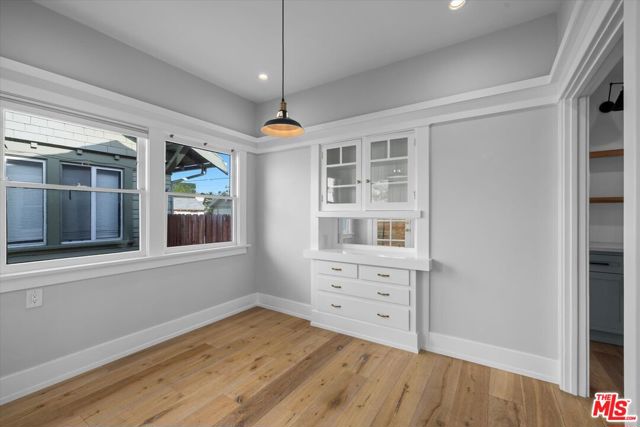 1828 W 43rd Place, Los Angeles CA: https://media.crmls.org/mediaz/6e4e4f3d-a611-44d2-a51e-0055ea23bb20.jpg