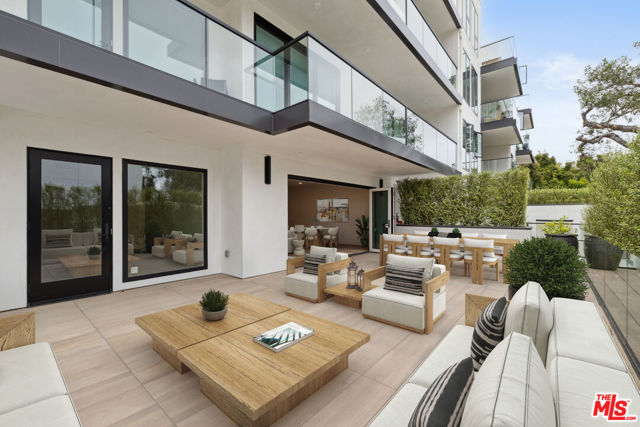 505 S Barrington Avenue, Los Angeles CA: https://media.crmls.org/mediaz/6e4e73bb-de75-4a52-b23b-28d442390659.jpg
