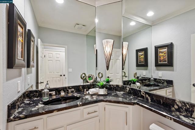 3100 Fox Creek Dr, Danville CA: https://media.crmls.org/mediaz/6e4e79ea-97cc-4ebf-bdd9-f7e8a9edaa3f.jpg