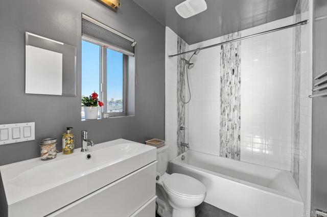 Detail Gallery Image 19 of 24 For 2187 Catalina Bld, San Diego,  CA 92107 - 2 Beds | 2/1 Baths