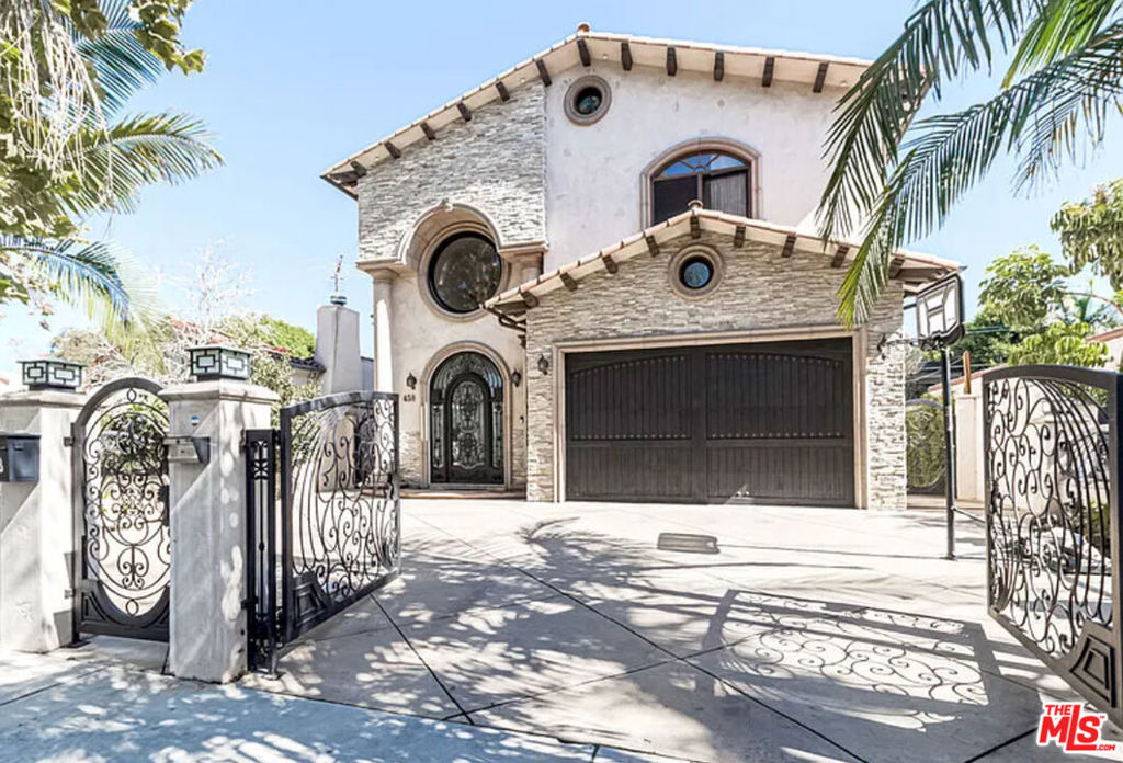 458 N Flores Street