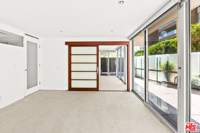 535 OCEAN Avenue, Santa Monica CA: https://media.crmls.org/mediaz/6e4fc1d2-a2f5-49a8-82bb-325337a9bb4c.jpg