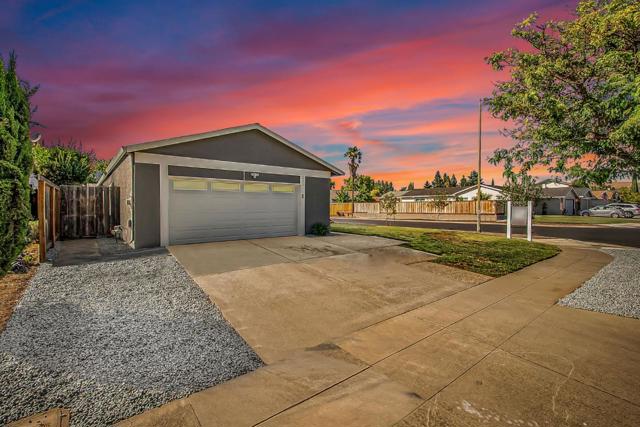 227 Martinvale Lane, San Jose CA: https://media.crmls.org/mediaz/6e502265-84eb-4d62-b311-2660562cb39a.jpg