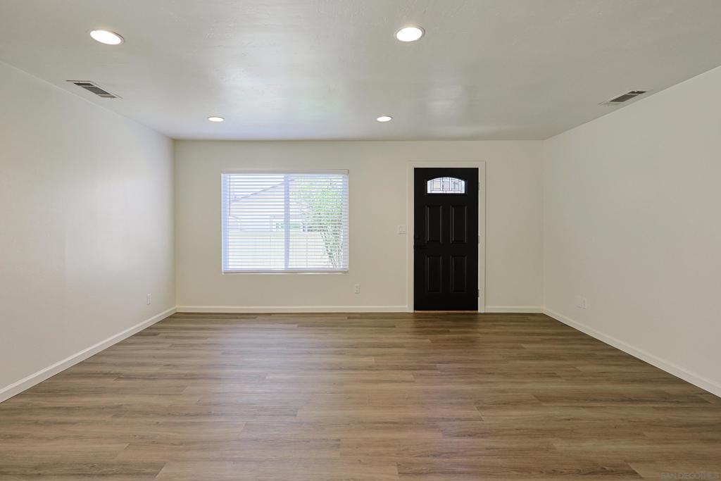 MLS #250032603SD image #12