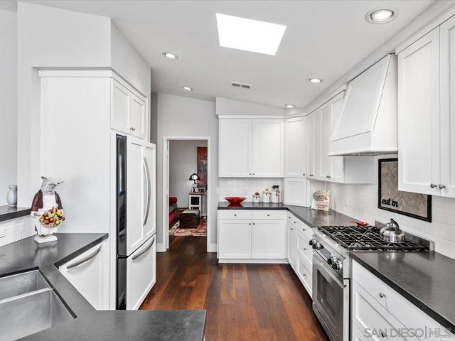 13338 Corte De Chucena, San Diego CA: https://media.crmls.org/mediaz/6e5116f8-d6b1-4bad-aa59-7557613318ec.jpg