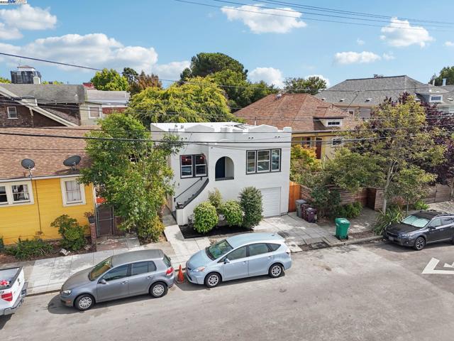 511 59Th St, Oakland CA: https://media.crmls.org/mediaz/6e51474f-a262-4de1-8944-2d493d51a90a.jpg
