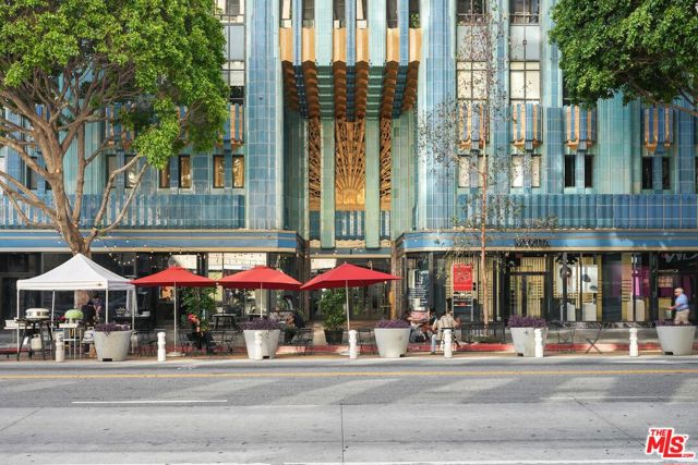 849 S Broadway, Los Angeles CA: https://media.crmls.org/mediaz/6e5160f8-a171-4e5d-8521-1c19f12fe07f.jpg